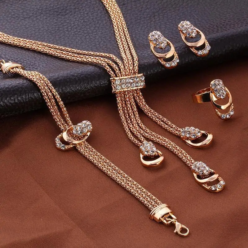 Parure Élégance Dorée – Collier, Bracelet et Bague avec Détails Cristallins ✨💛