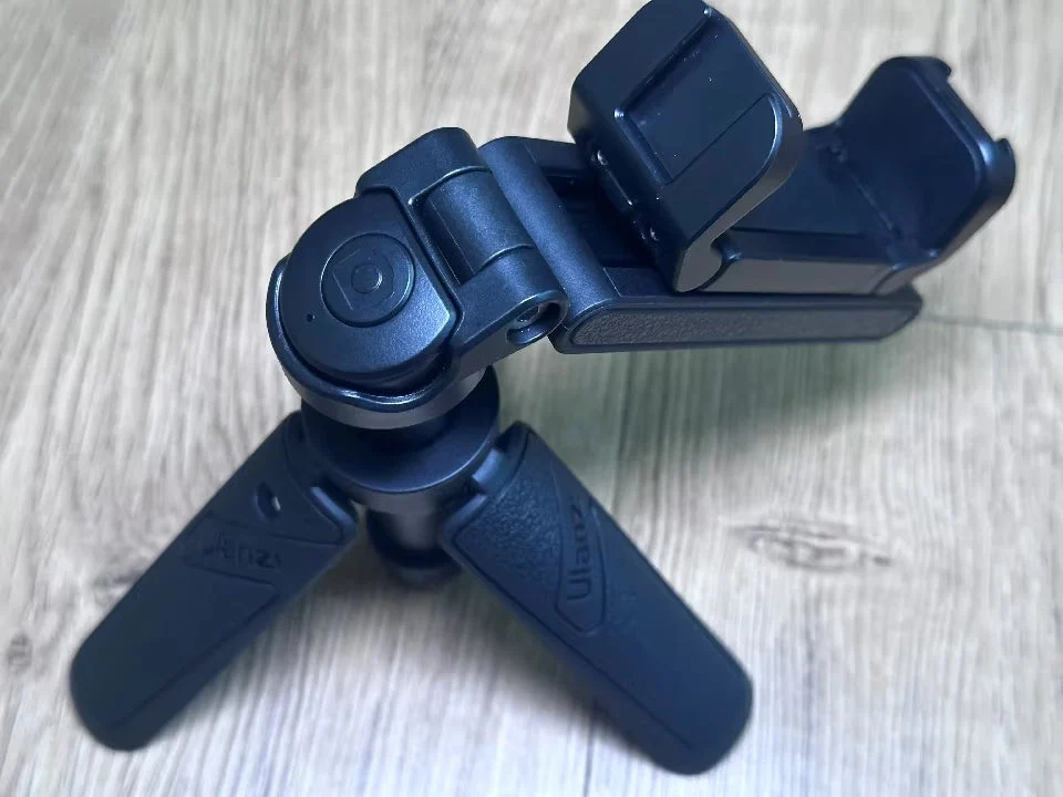 Trépied Smartphone Pro 360° avec Télécommande & Charge USB-C