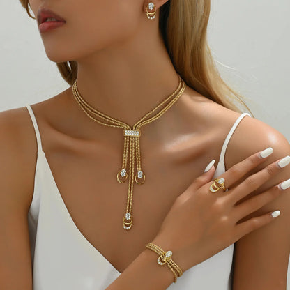 Parure Élégance Dorée – Collier, Bracelet et Bague avec Détails Cristallins ✨💛