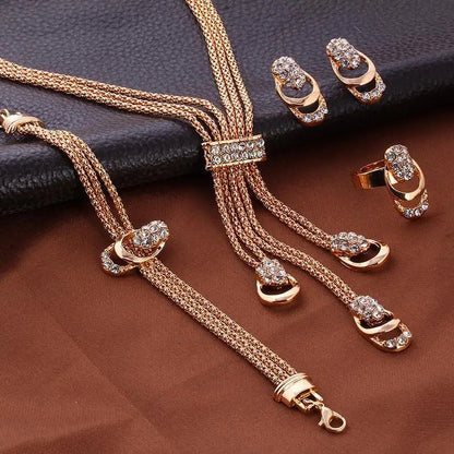 Parure Élégance Dorée – Collier, Bracelet et Bague avec Détails Cristallins ✨💛